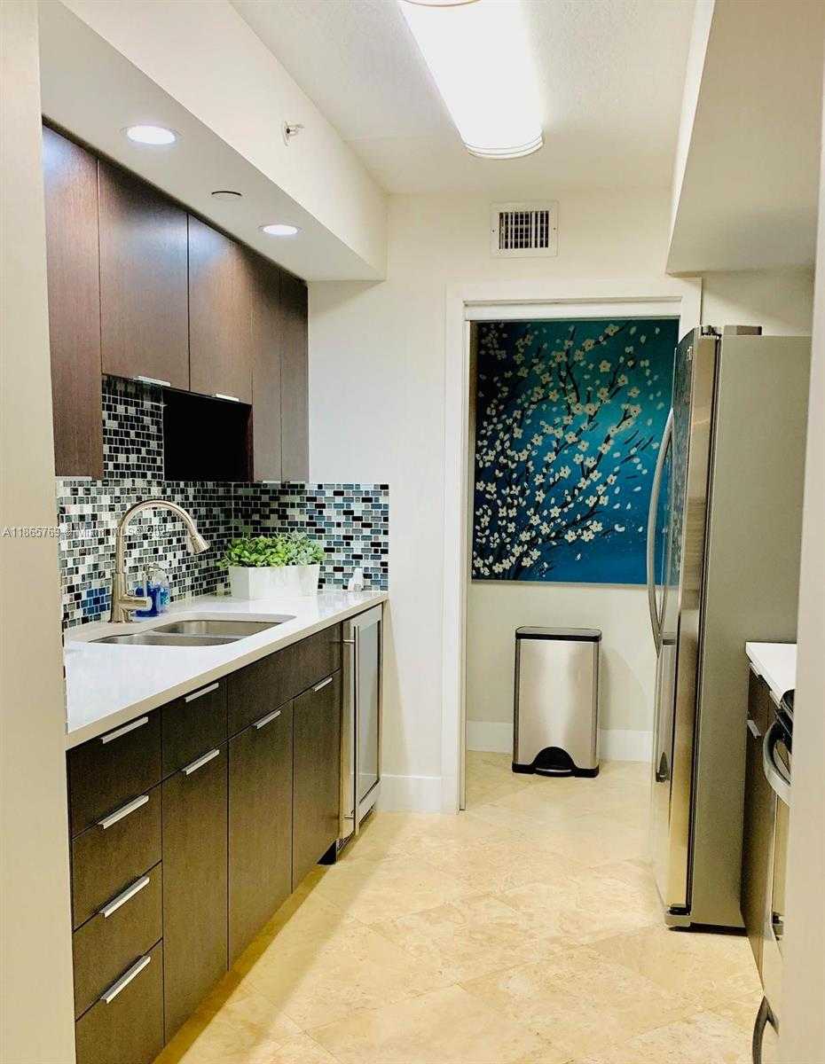Small Image of 6917 COLLINS AVE #1510, Miami Beach Number 3