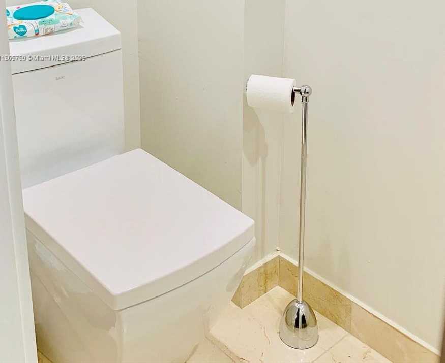 Small Image of 6917 COLLINS AVE #1510, Miami Beach Number 8