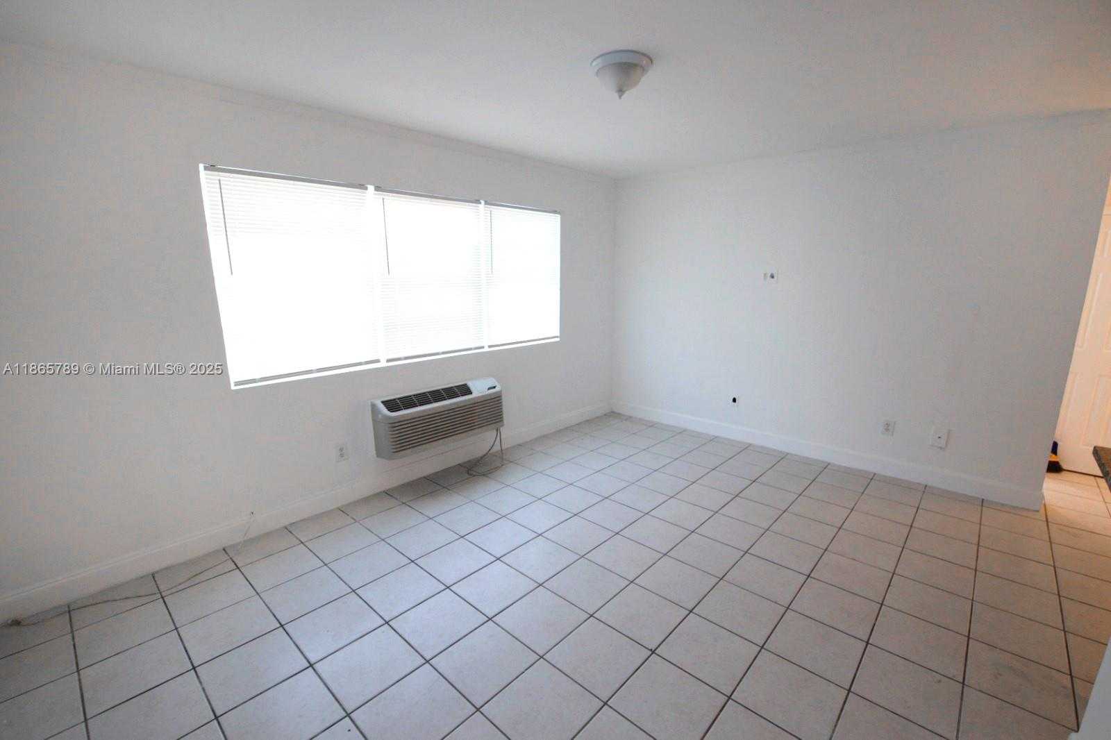 Small Image of 7315 BYRON AVE #9, Miami Beach Number 16