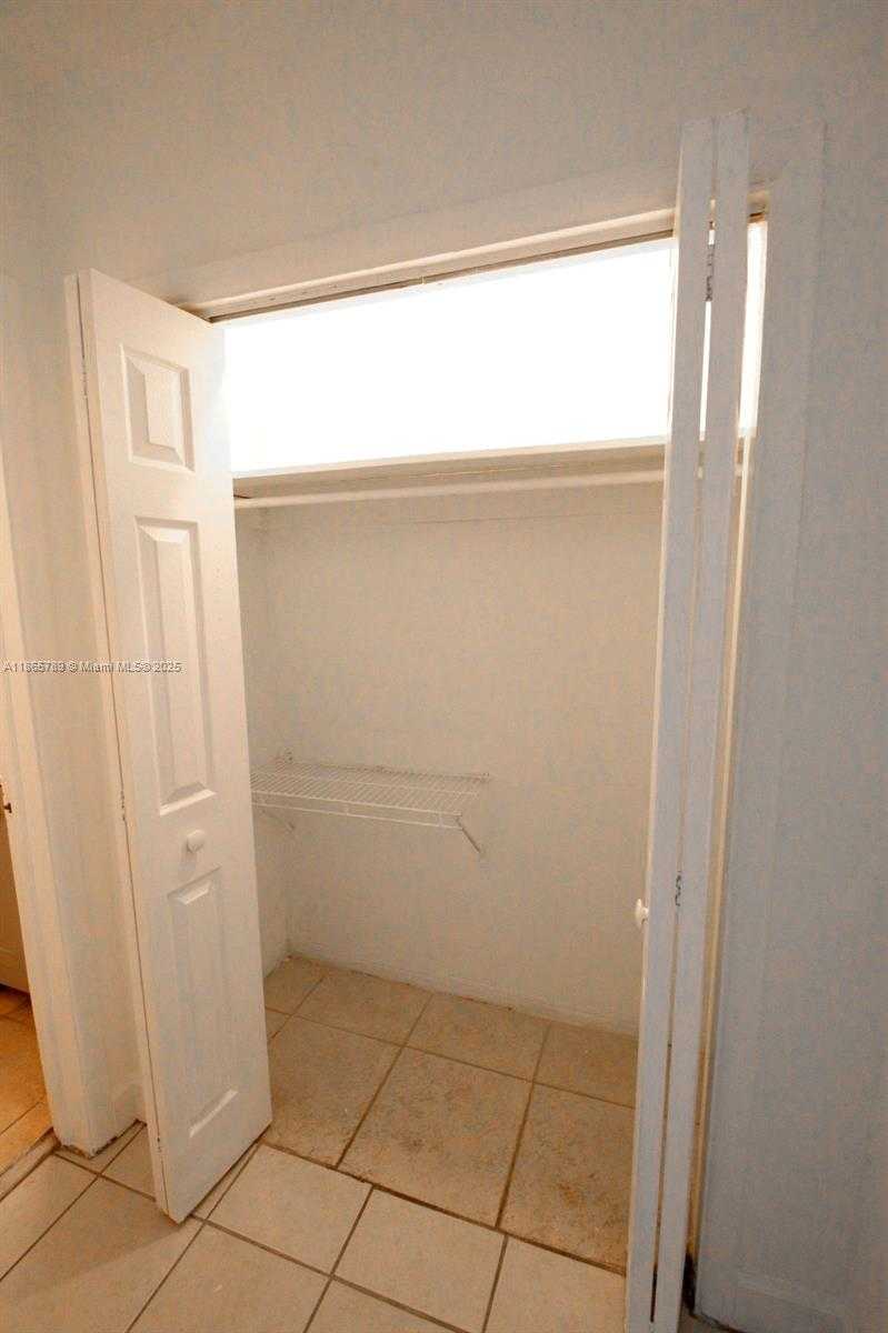 Small Image of 7315 BYRON AVE #9, Miami Beach Number 17