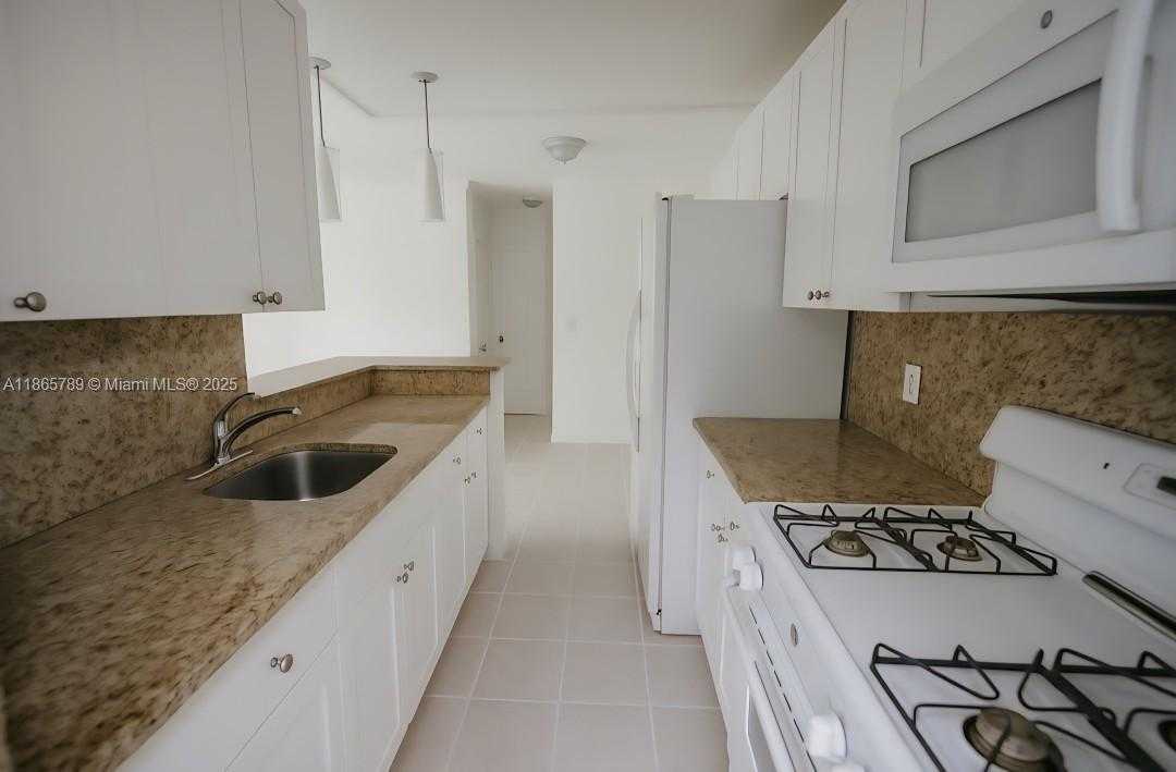 Small Image of 7315 BYRON AVE #9, Miami Beach Number 4
