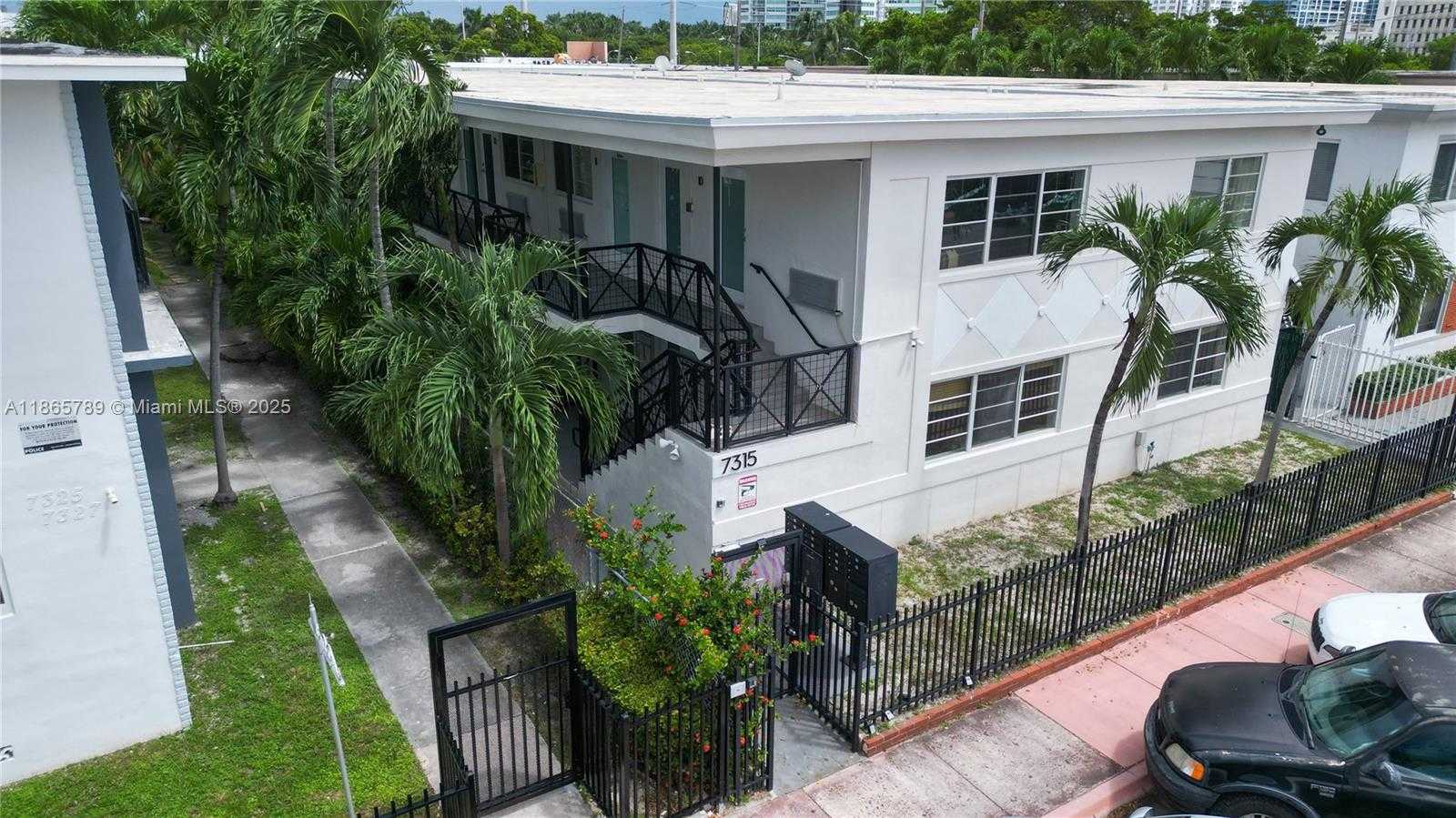 Small Image of 7315 BYRON AVE #9, Miami Beach Number 8