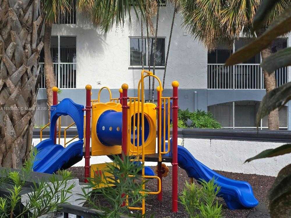 Small Image of 4555 NORTH WEST 99TH AVE #102, Doral Number 31