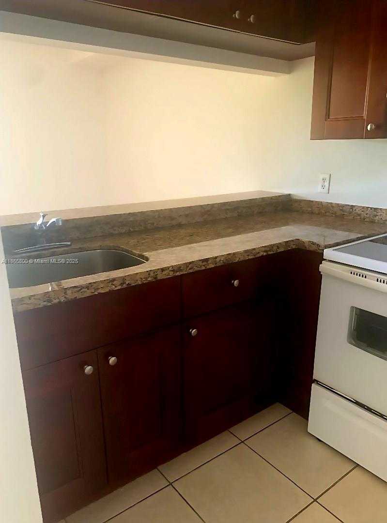 Small Image of 4555 NORTH WEST 99TH AVE #102, Doral Number 6