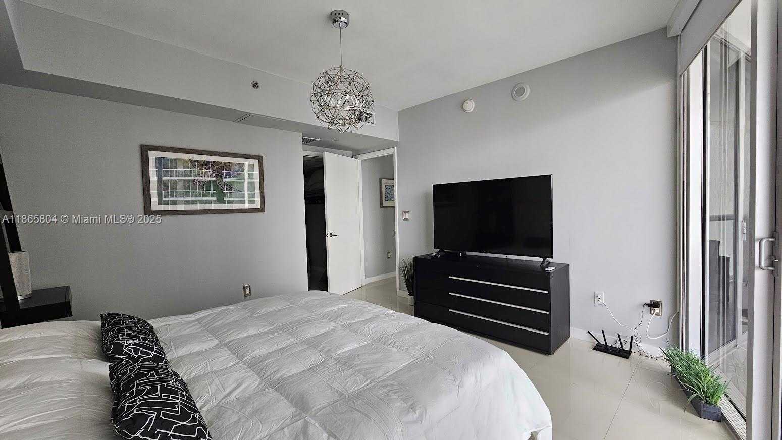 Small Image of 495 BRICKELL AVE #3308, Miami Number 7