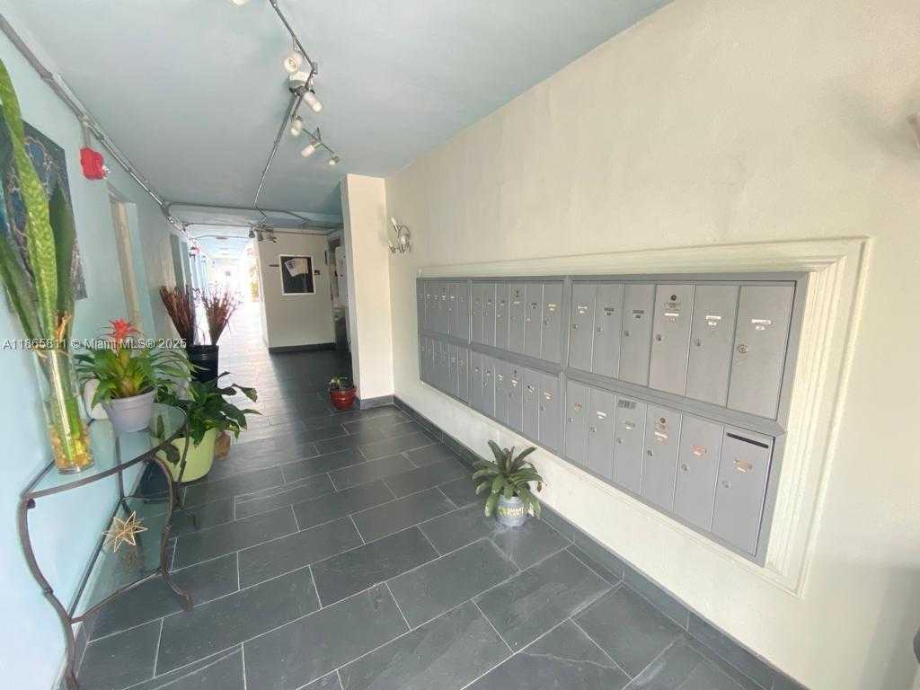 Small Image of 801 MERIDIAN AVE #2E, Miami Beach Number 12