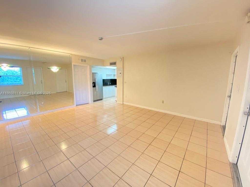 Small Image of 801 MERIDIAN AVE #2E, Miami Beach Number 2