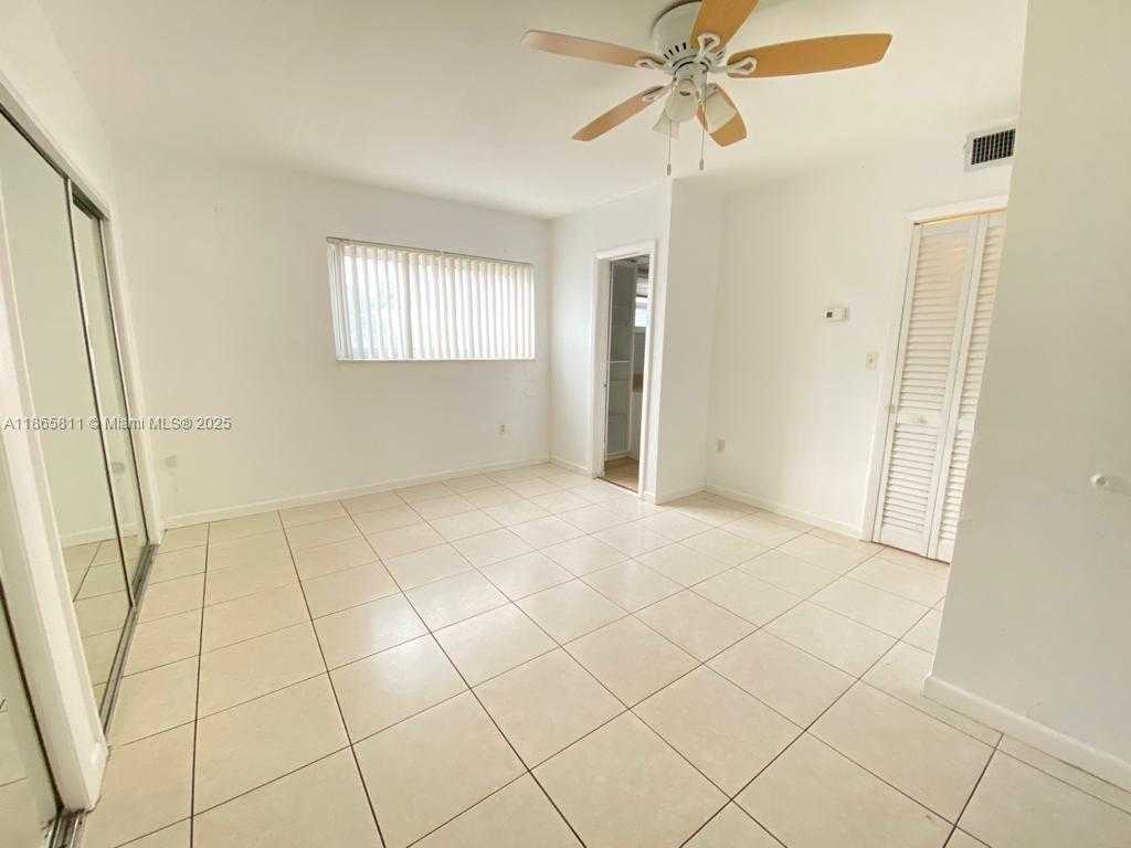 Small Image of 801 MERIDIAN AVE #2E, Miami Beach Number 4