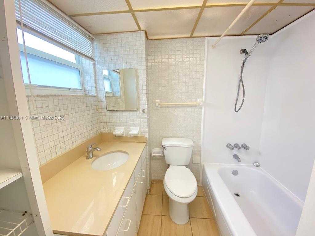 Small Image of 801 MERIDIAN AVE #2E, Miami Beach Number 6