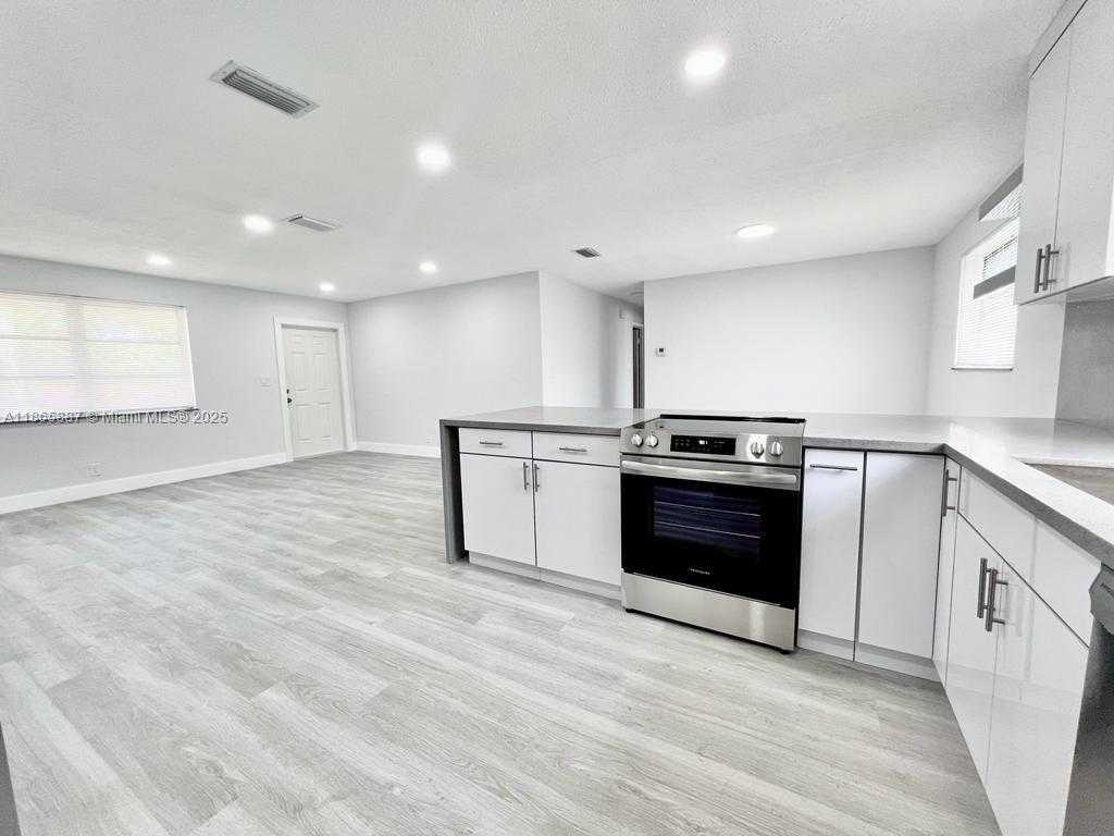 Small Image of 427 NORTH 24TH AVE #2B, Hollywood Number 10