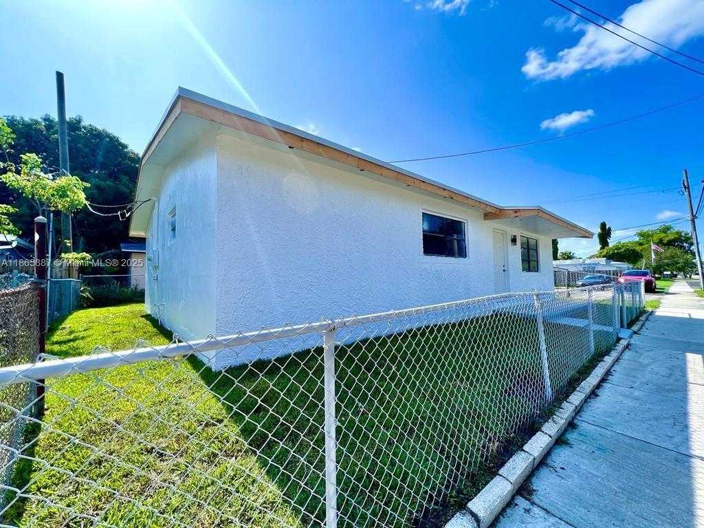 Small Image of 427 NORTH 24TH AVE #2B, Hollywood Number 2
