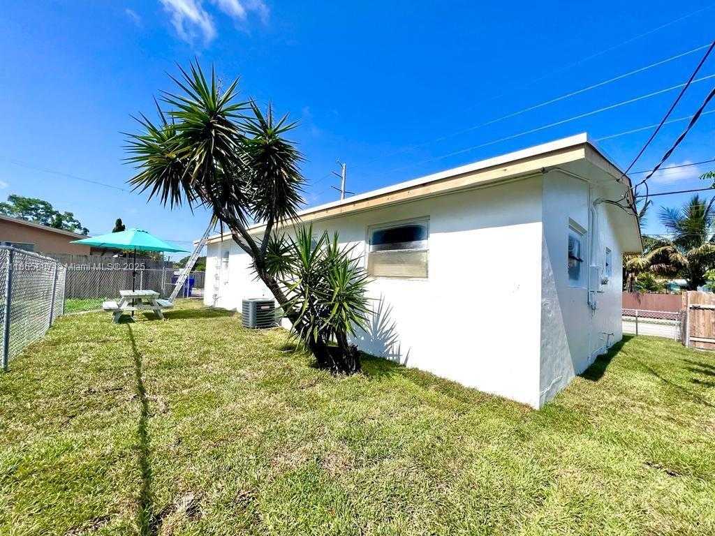 Small Image of 427 NORTH 24TH AVE #2B, Hollywood Number 3