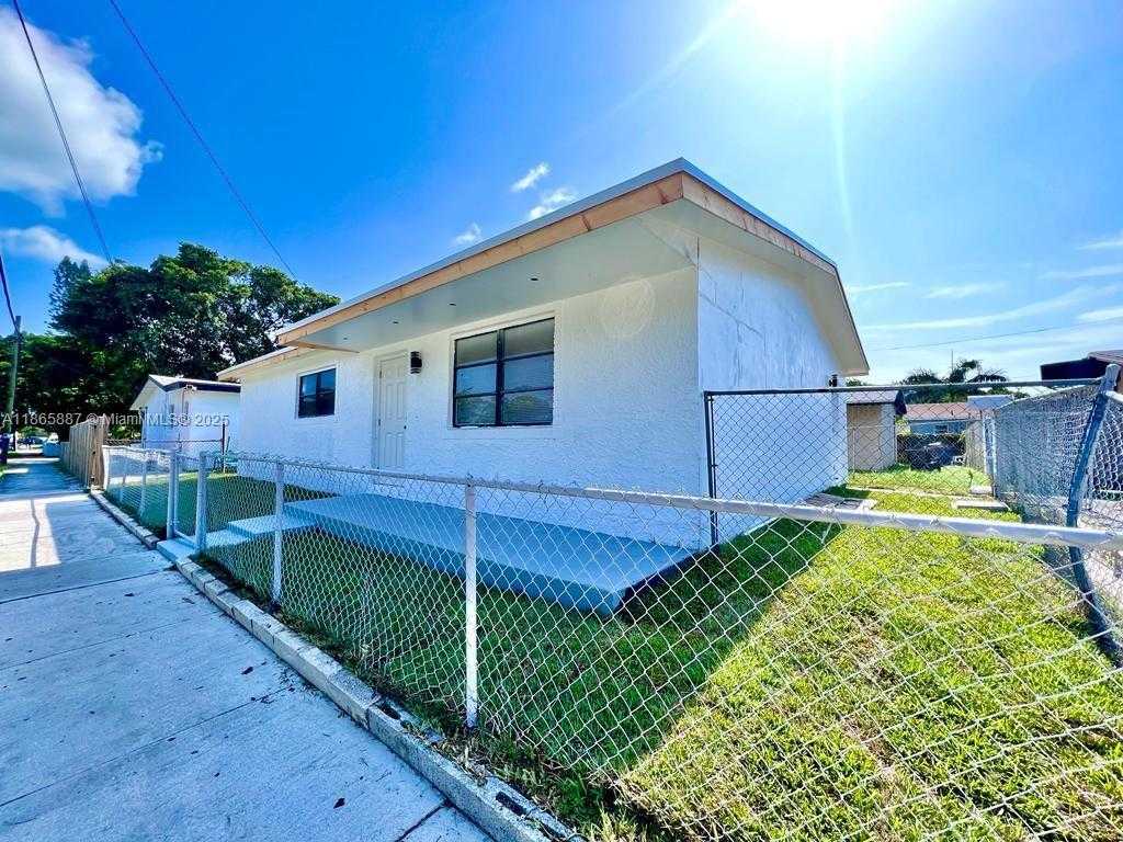 Small Image of 427 NORTH 24TH AVE #2B, Hollywood Number 4