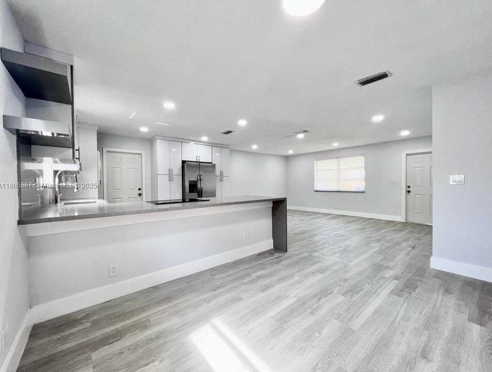 Small Image of 427 NORTH 24TH AVE #2B, Hollywood Number 9