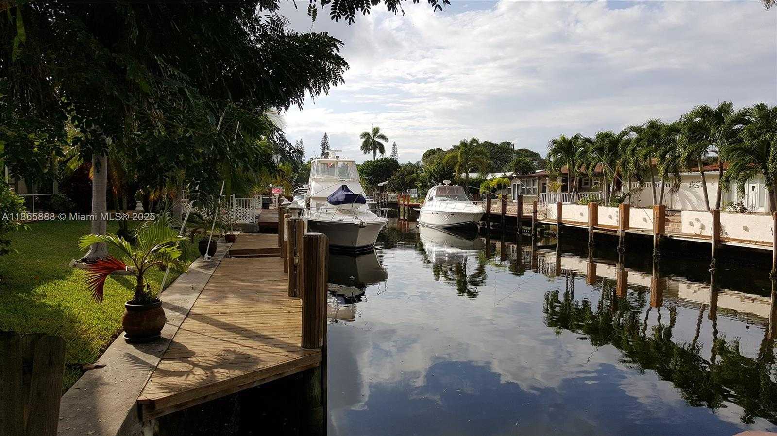Small Image of 2349 SOUTH EAST 12TH ST, Pompano Beach Number 4