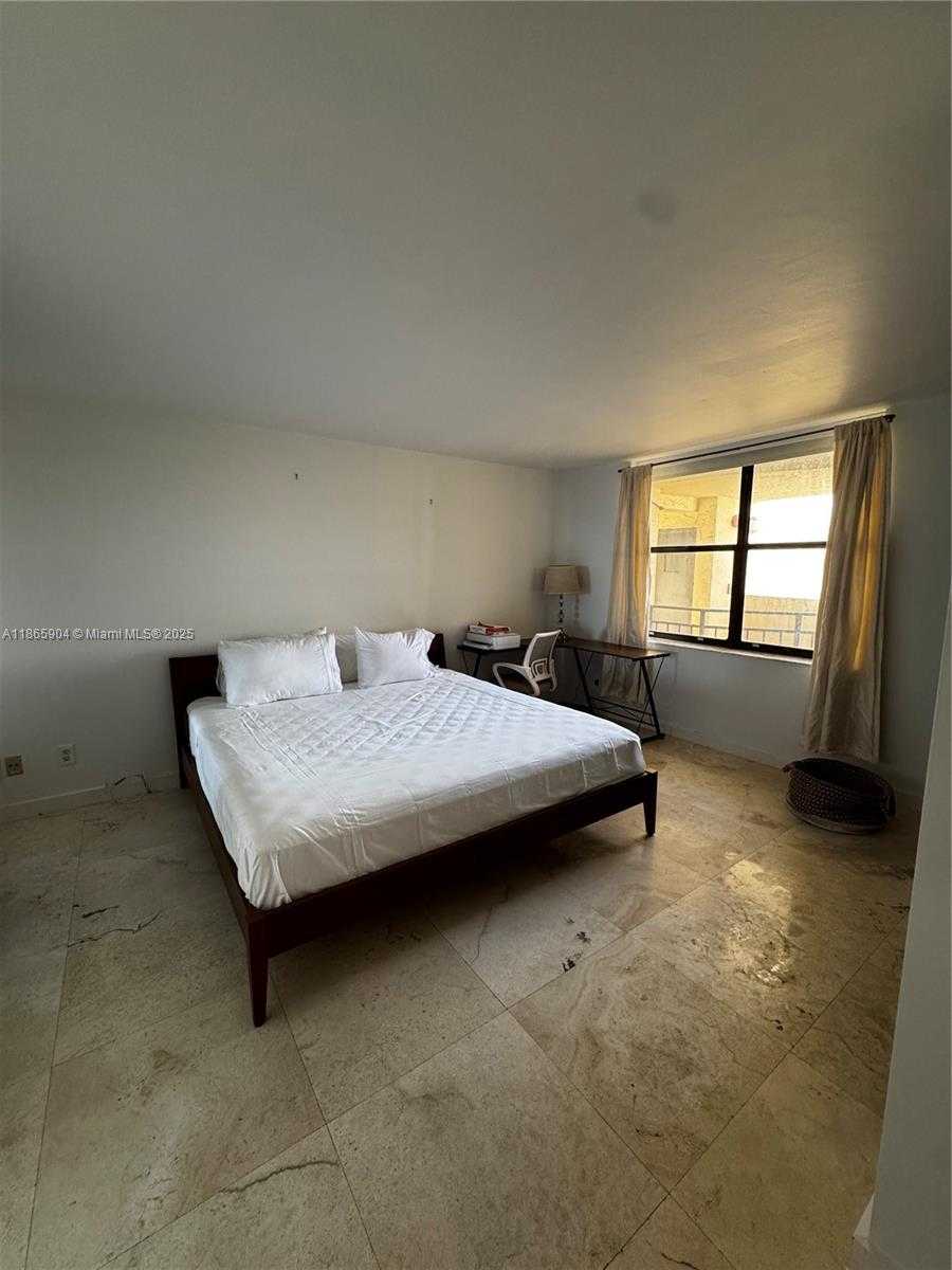 Small Image of 1632 SOUTH BAYSHORE CT #302, Miami Number 20