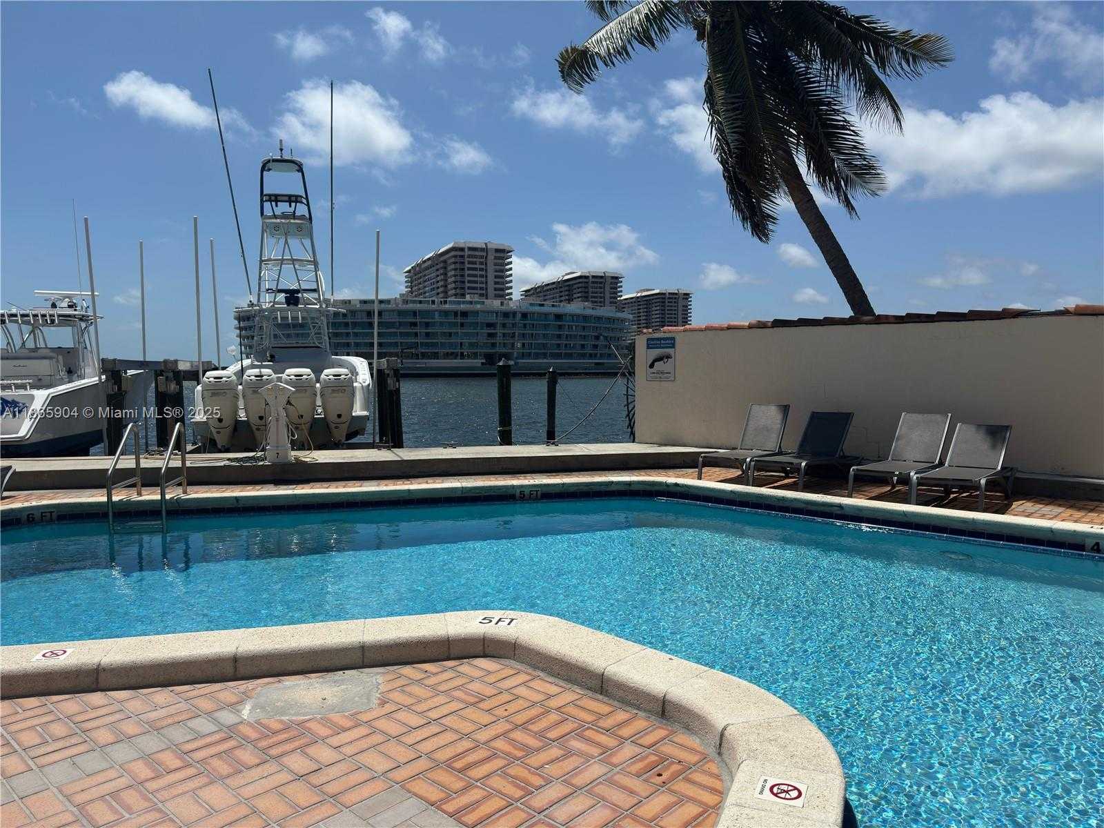 Small Image of 1632 SOUTH BAYSHORE CT #302, Miami Number 3