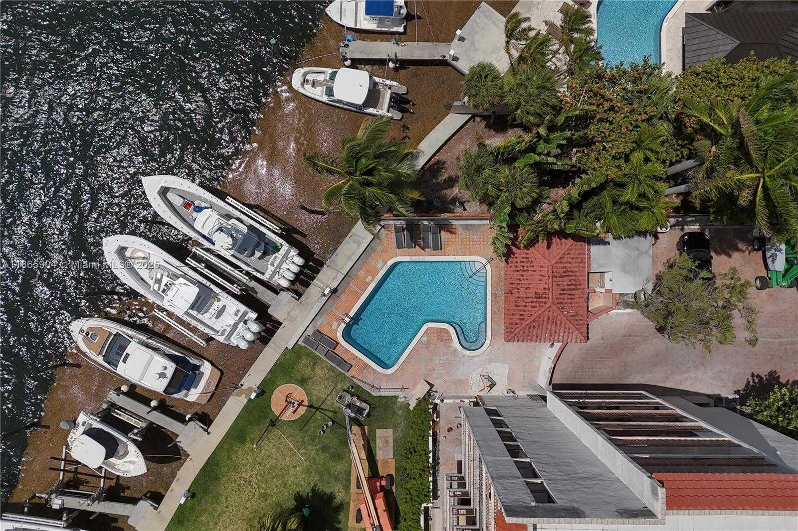 Small Image of 1632 SOUTH BAYSHORE CT #302, Miami Number 4