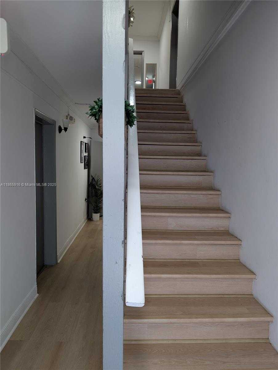 Small Image of 38 OVIEDO AVE #5, Coral Gables Number 11