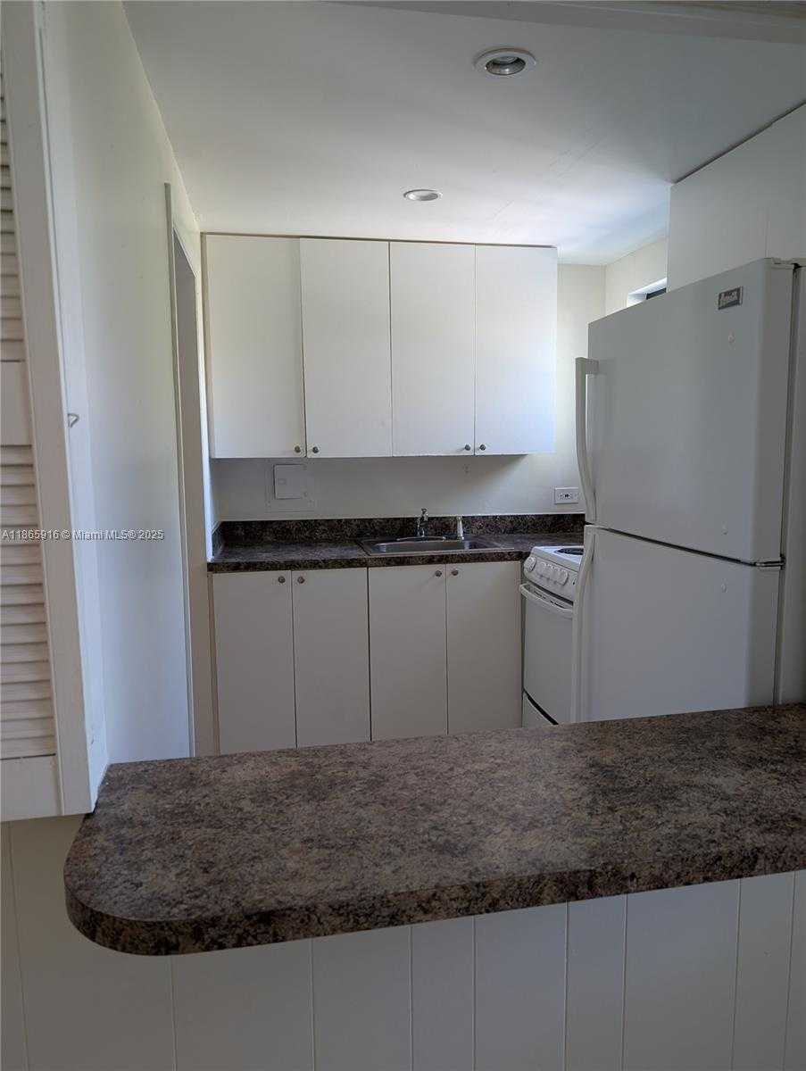 Small Image of 38 OVIEDO AVE #5, Coral Gables Number 2