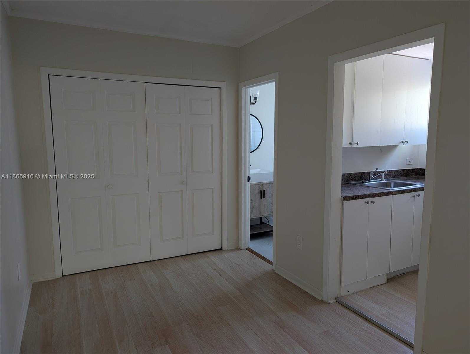 Small Image of 38 OVIEDO AVE #5, Coral Gables Number 3