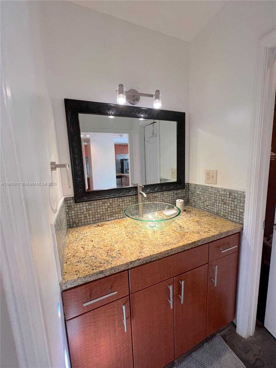 Small Image of 100 LINCOLN RD #1116, Miami Beach Number 17
