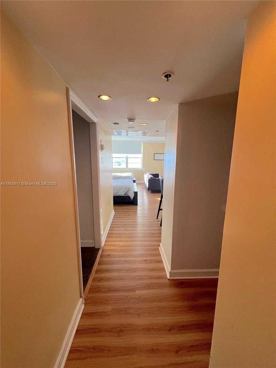 Small Image of 100 LINCOLN RD #1116, Miami Beach Number 3