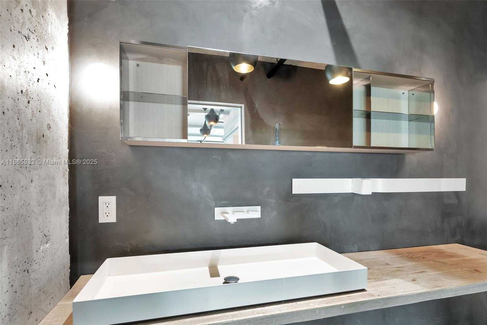 Small Image of 1749 NORTH EAST MIAMI CT #608, Miami Number 30