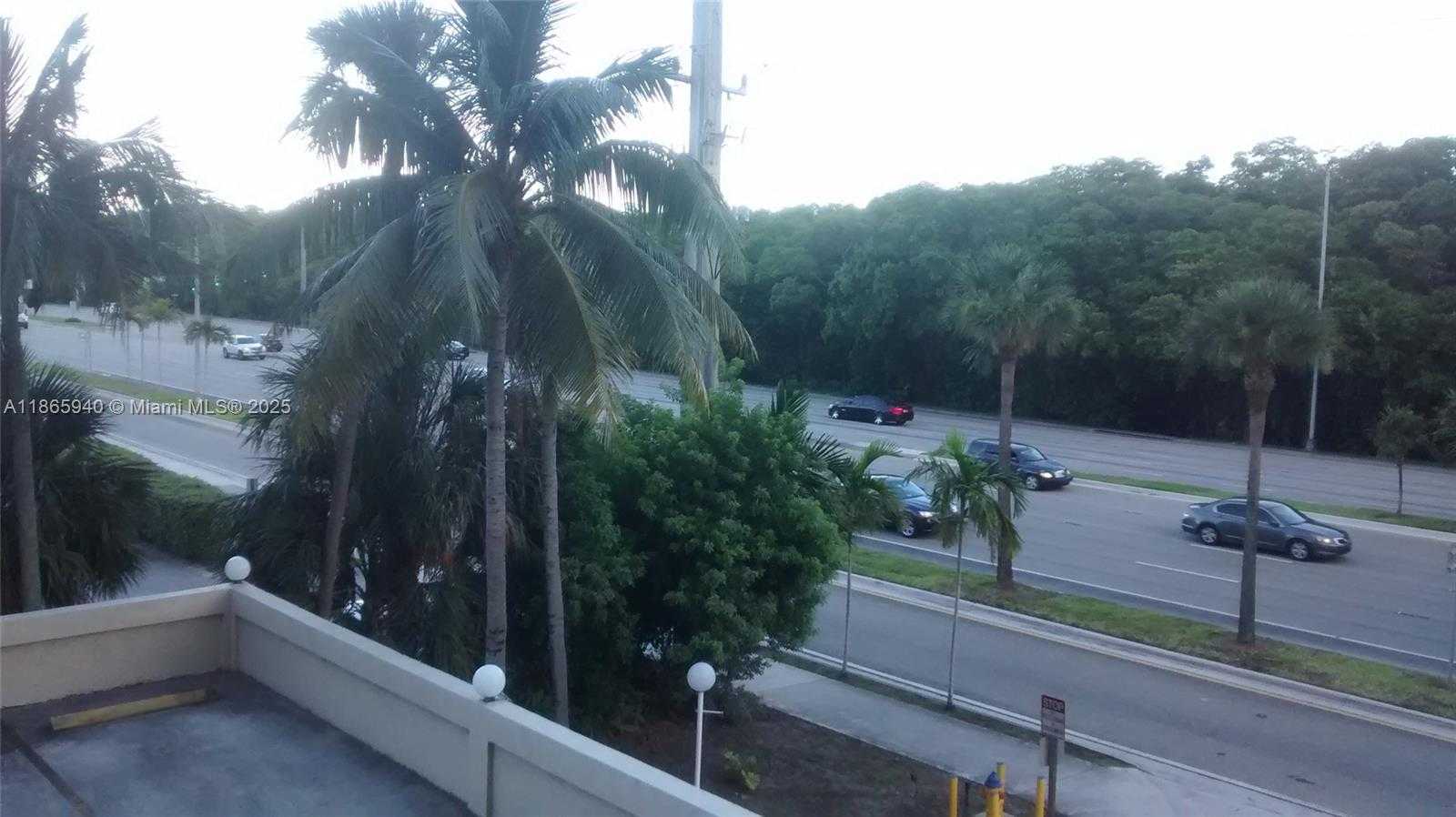 Small Image of 2903 NORTH MIAMI BEACH BLVD #301, North Miami Beach Number 2