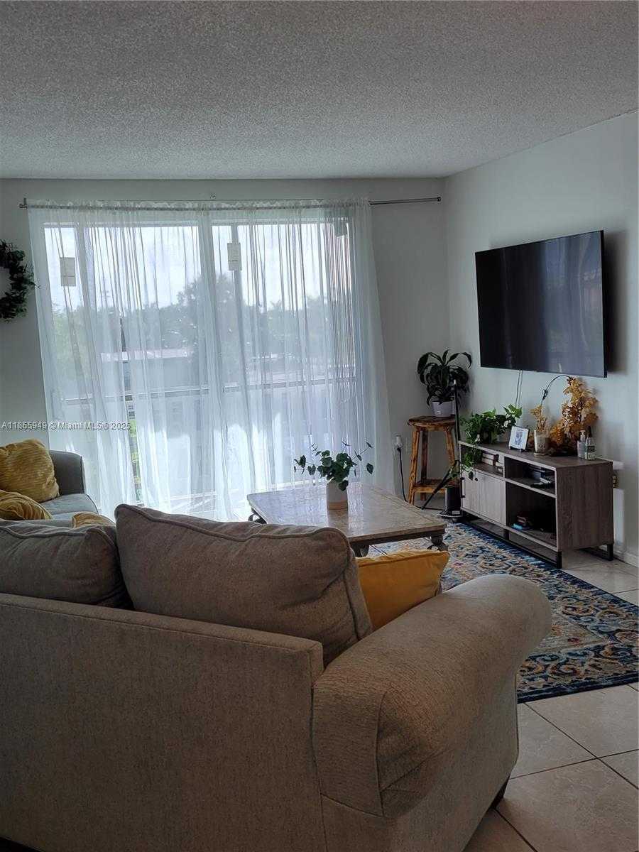 Small Image of 919 HILLCREST DR #306, Hollywood Number 15