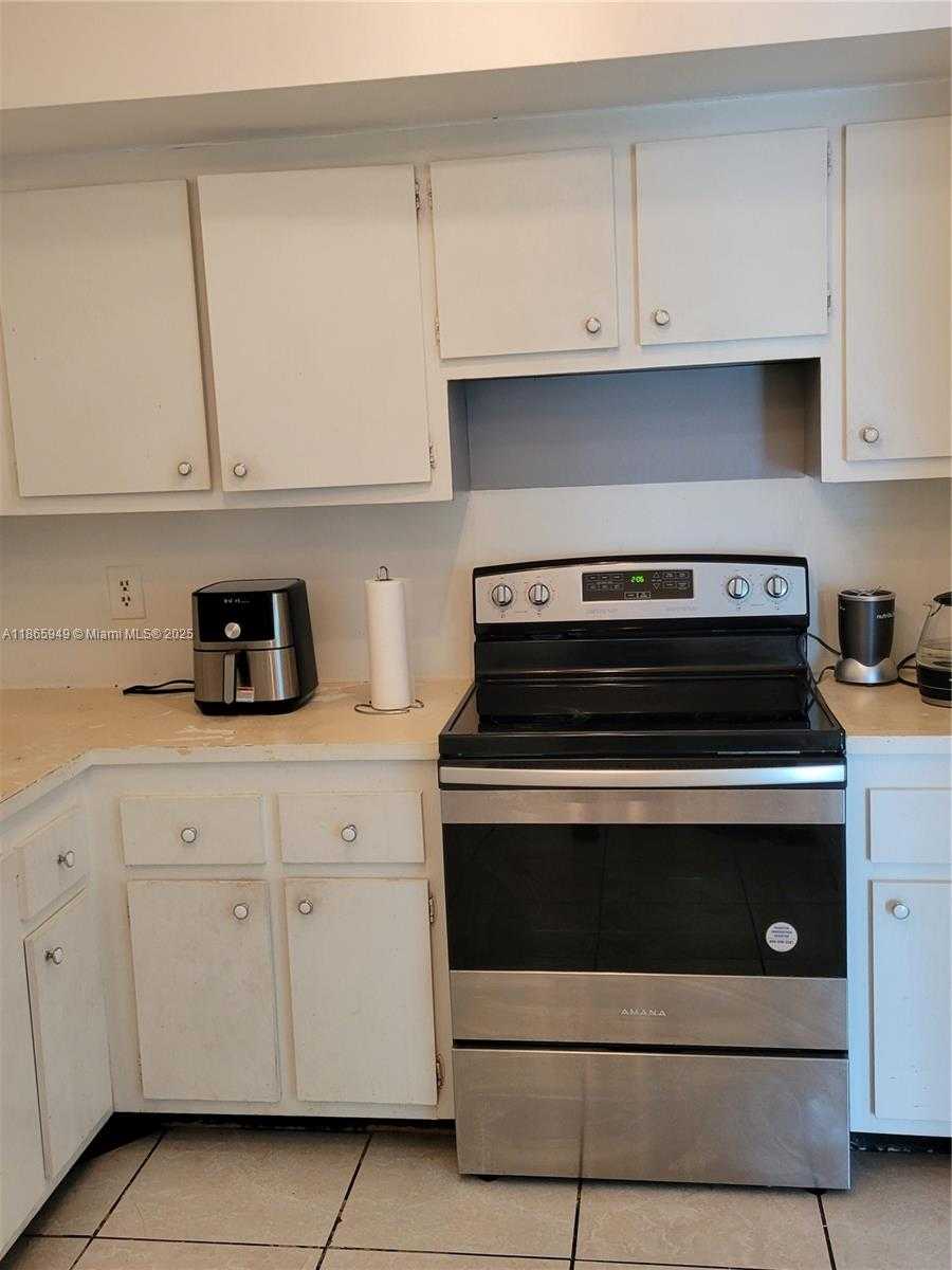 Small Image of 919 HILLCREST DR #306, Hollywood Number 8