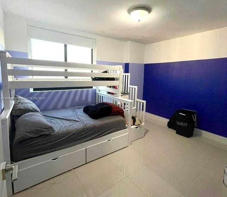 Imagen de Pequeño Objeto