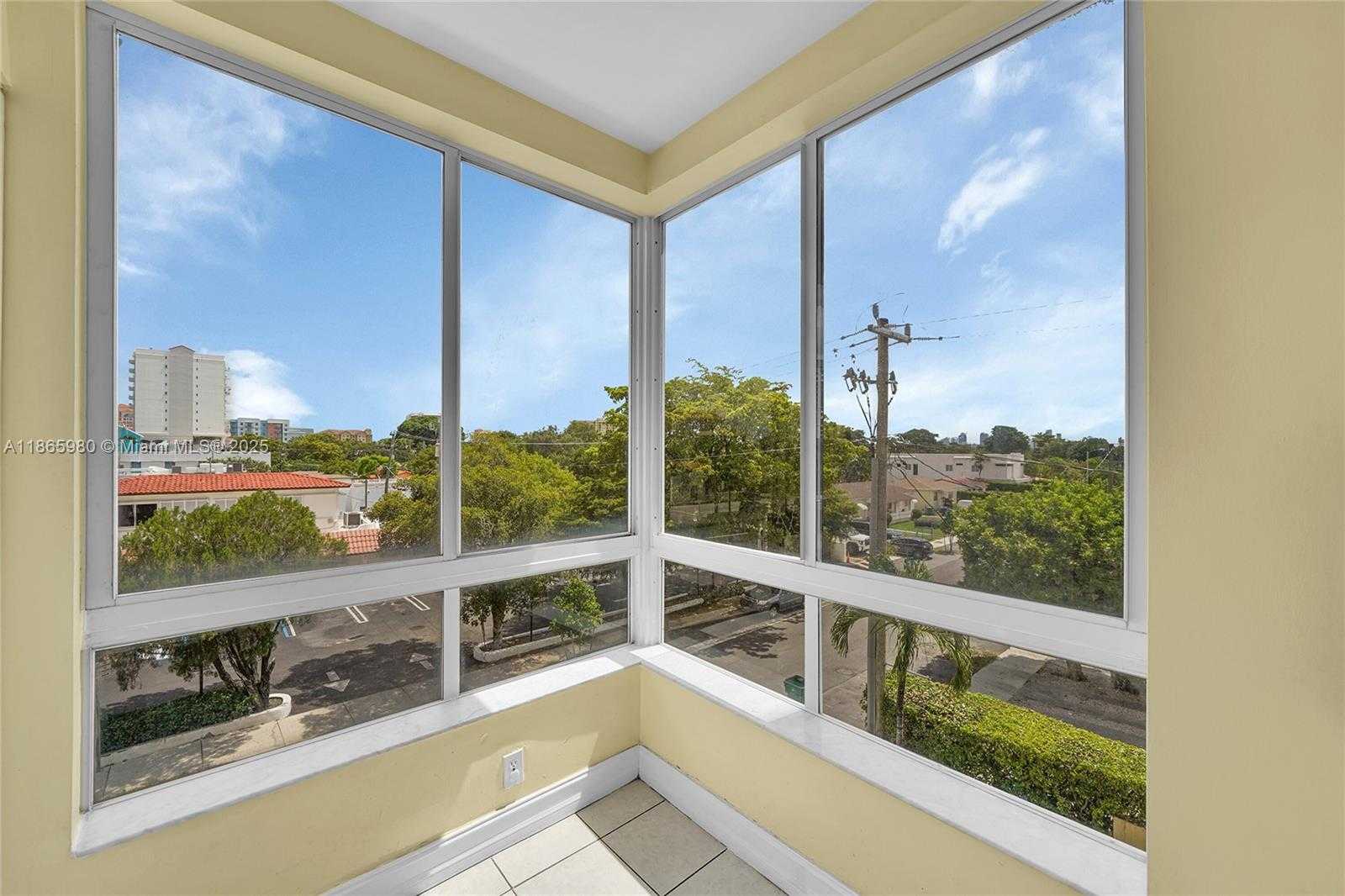 Small Image of 2501 DOUGLAS RD #301, Miami Number 10