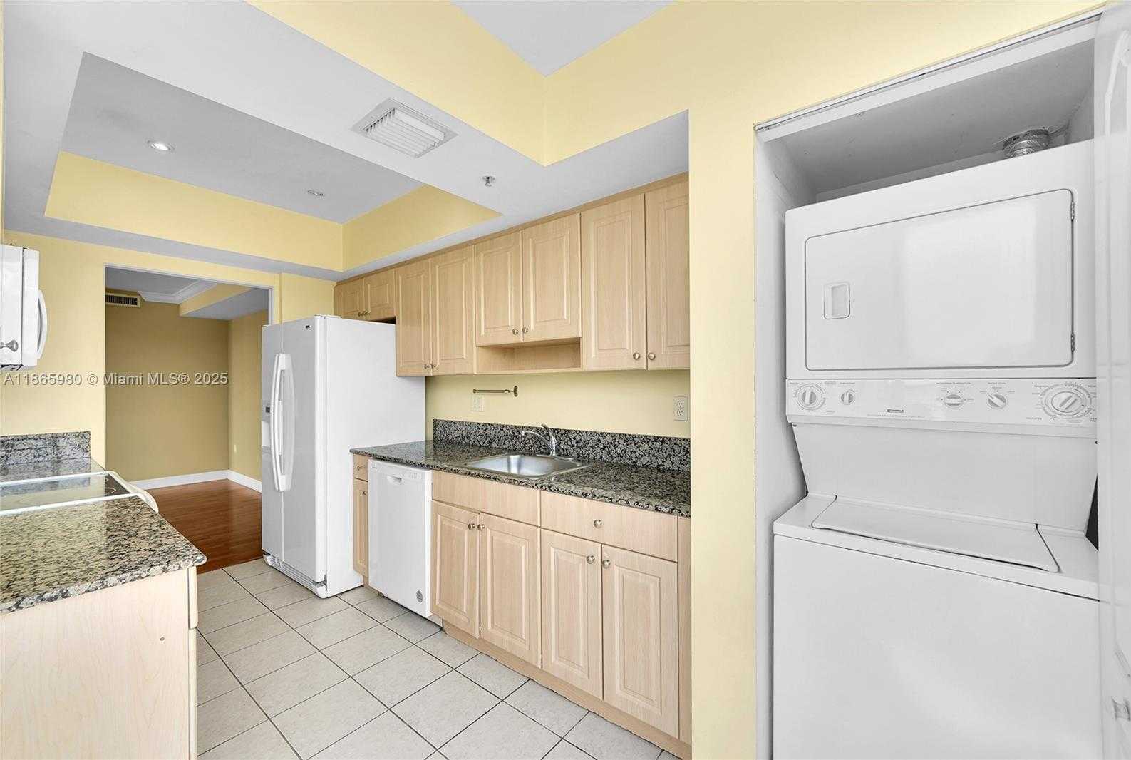 Small Image of 2501 DOUGLAS RD #301, Miami Number 11