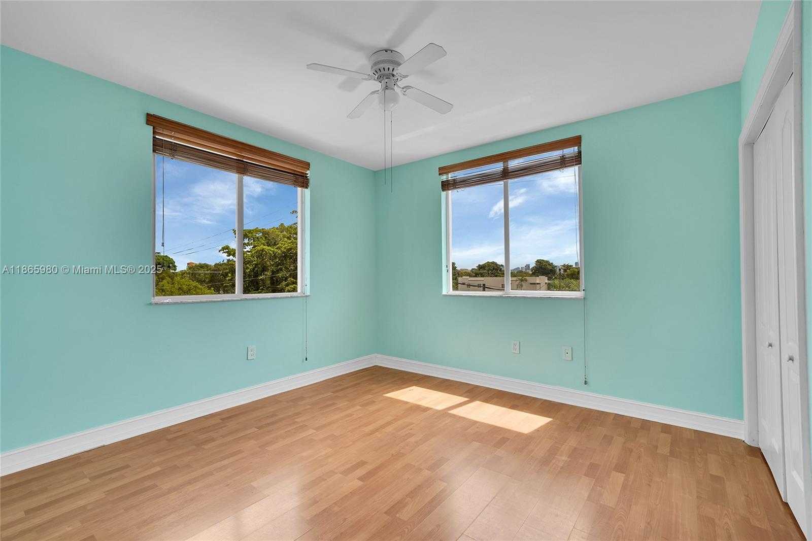 Small Image of 2501 DOUGLAS RD #301, Miami Number 15