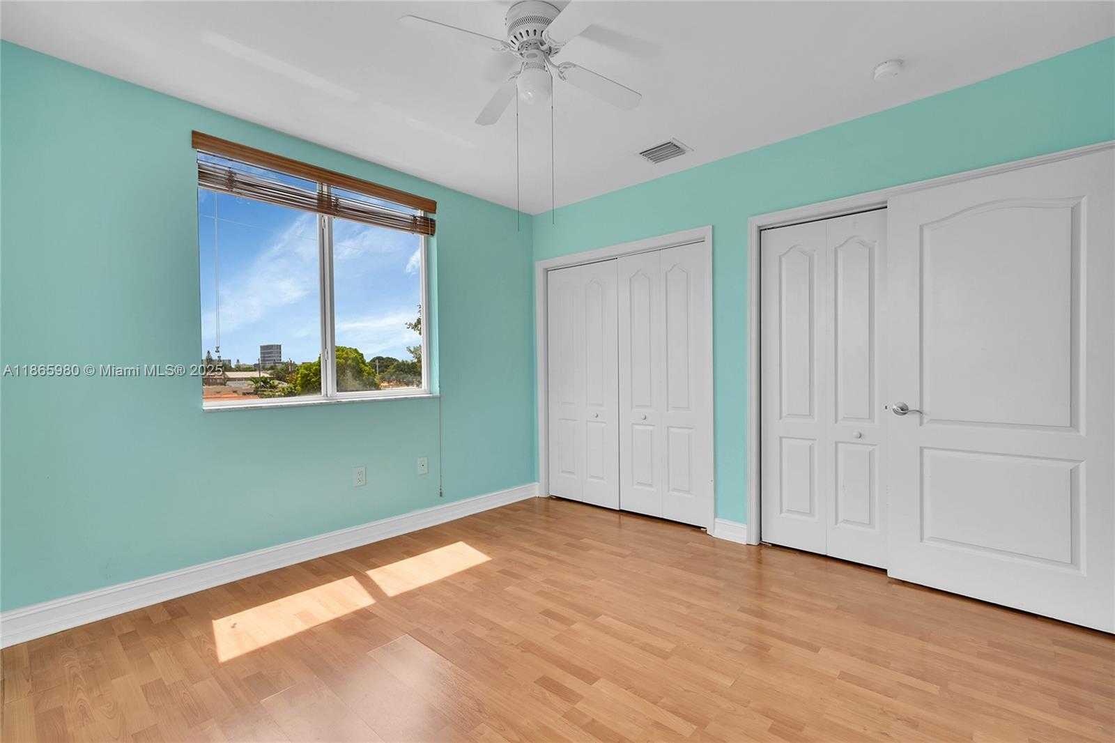 Small Image of 2501 DOUGLAS RD #301, Miami Number 16