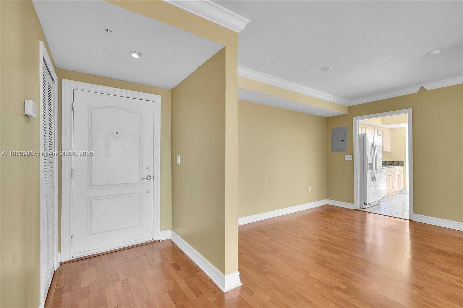 Small Image of 2501 DOUGLAS RD #301, Miami Number 5