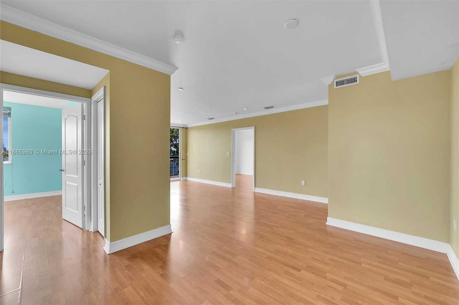 Small Image of 2501 DOUGLAS RD #301, Miami Number 7
