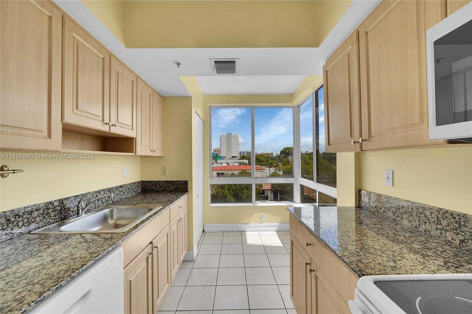 Small Image of 2501 DOUGLAS RD #301, Miami Number 8