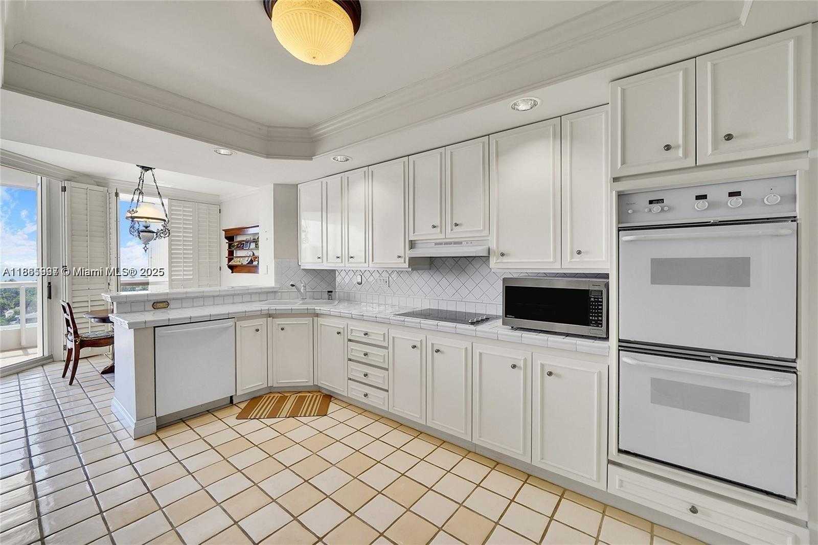Small Image of 21150 POINT PL #1404, Aventura Number 15