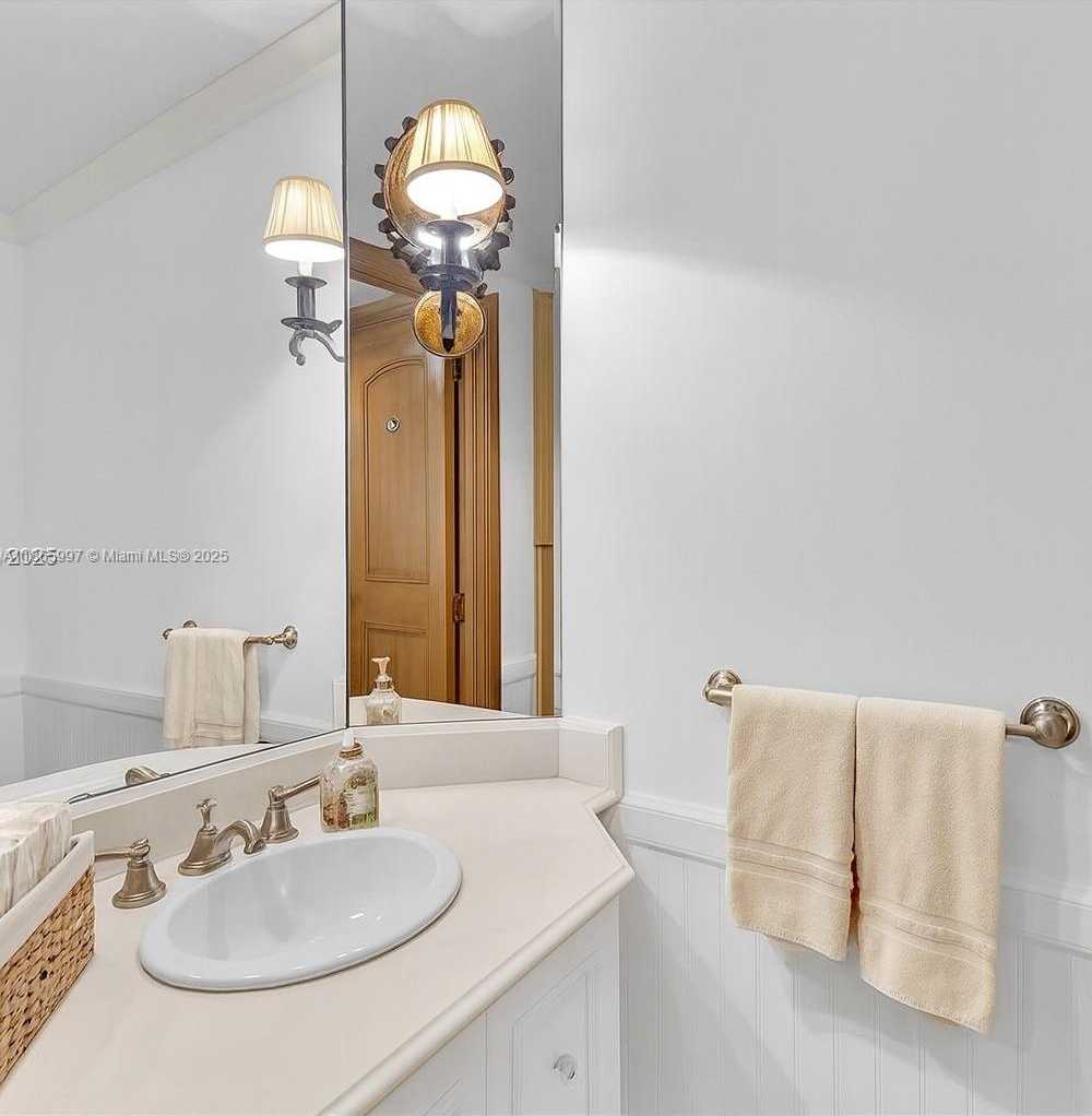 Small Image of 21150 POINT PL #1404, Aventura Number 20
