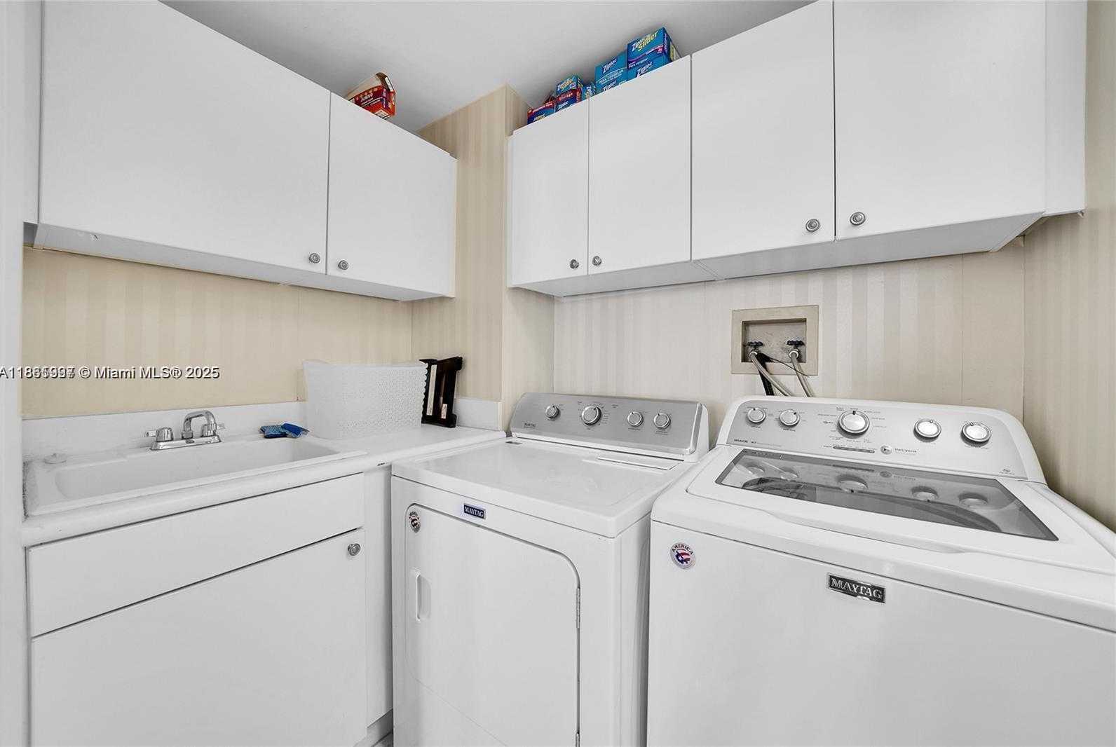 Small Image of 21150 POINT PL #1404, Aventura Number 21