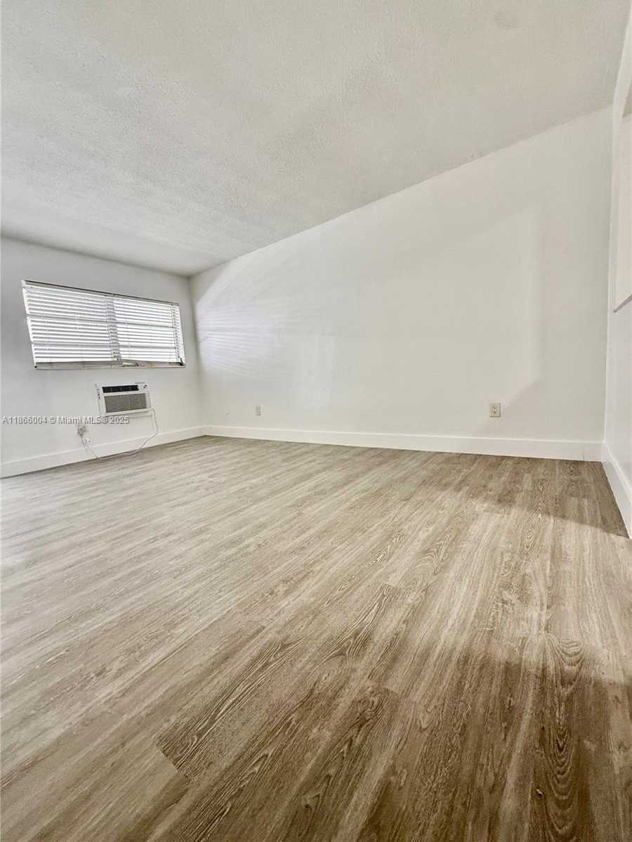 Small Image of 1231 PENNSYLVANIA AVE #5, Miami Beach Number 2