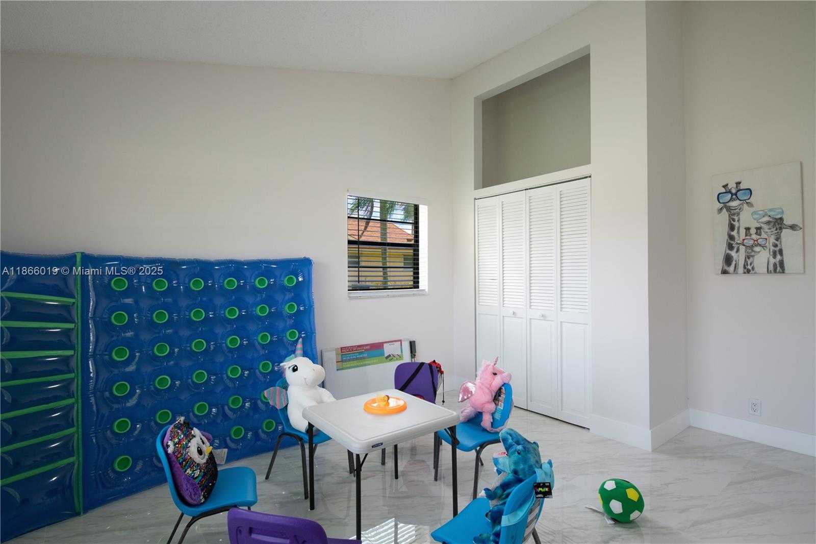Small Image of 1300 DANBURY AVE, Davie Number 14