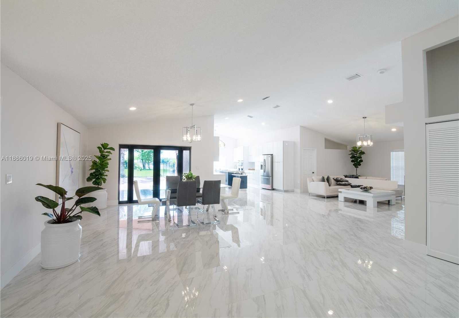 Small Image of 1300 DANBURY AVE, Davie Number 16