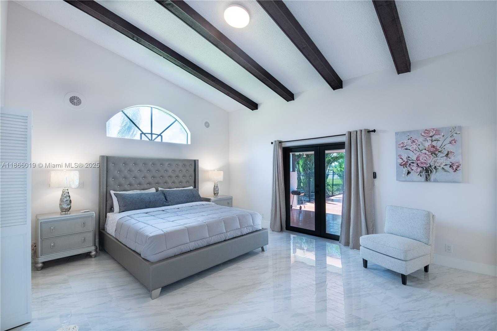Small Image of 1300 DANBURY AVE, Davie Number 3