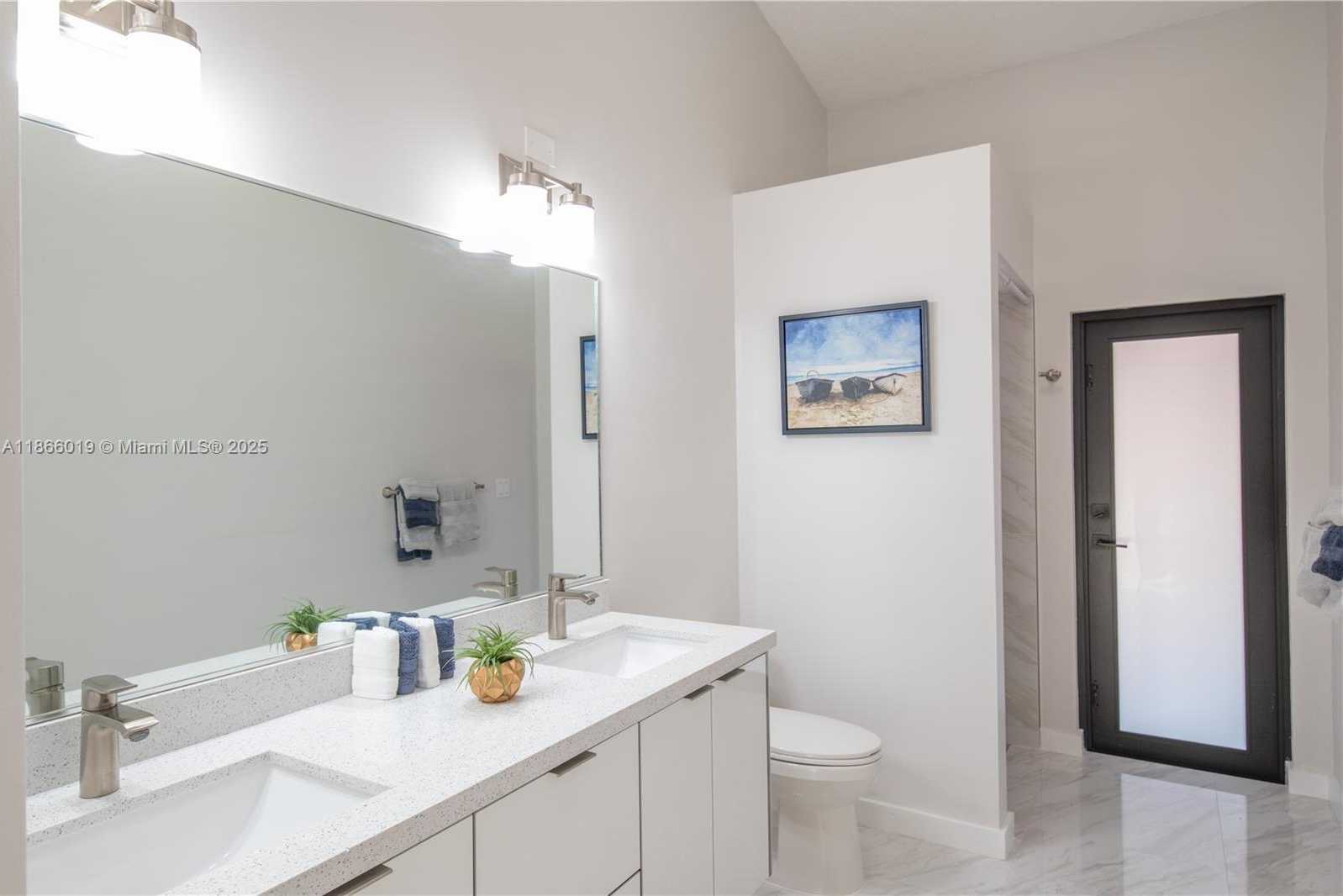 Small Image of 1300 DANBURY AVE, Davie Number 4