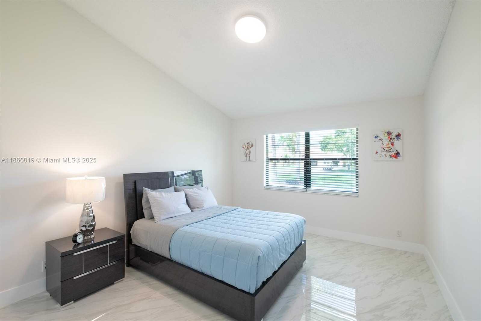 Small Image of 1300 DANBURY AVE, Davie Number 5