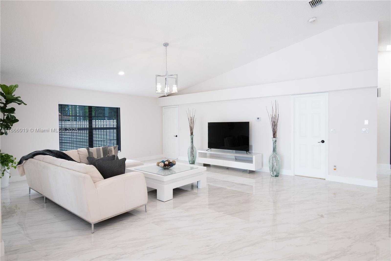 Small Image of 1300 DANBURY AVE, Davie Number 8