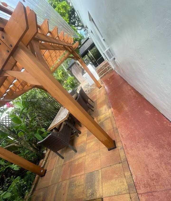 Small Image of 1509 NORTH 17TH AVE, Hollywood Number 40
